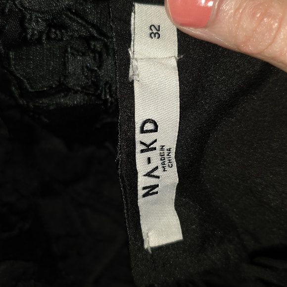 NA-KD Black Puff Sleeve Textured Crop Top- size 32 (US 4)l- NWOT (never worn) 🖤 - Picture 3 of 4